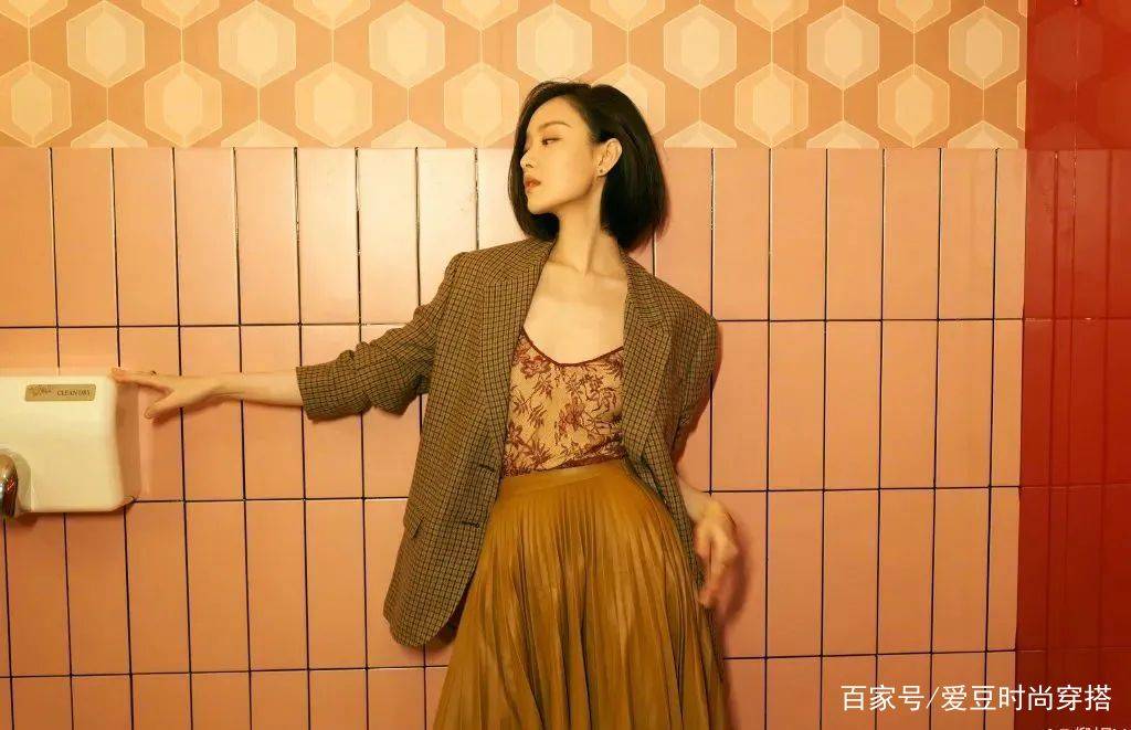 发型|你适合什么样的短发？该如何搭配秋装？