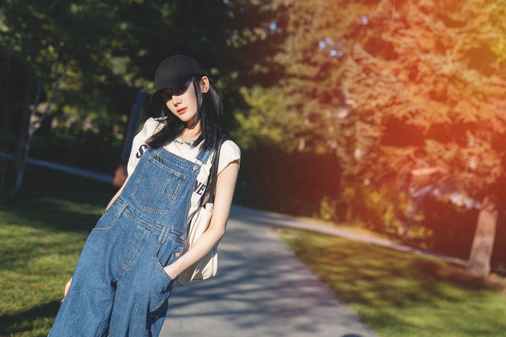 夏天|迪丽热巴最新私服分享，抓住夏天的尾巴，阳光下的明媚笑容～