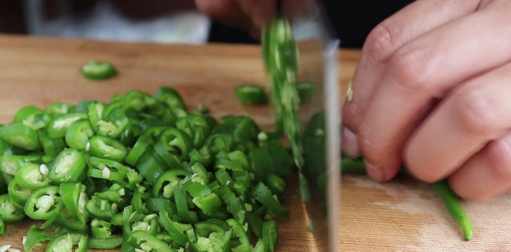 蒜头怎么做才能保持绿色 044a0fcbea1d4a11b9362797e115f8d6.jpeg