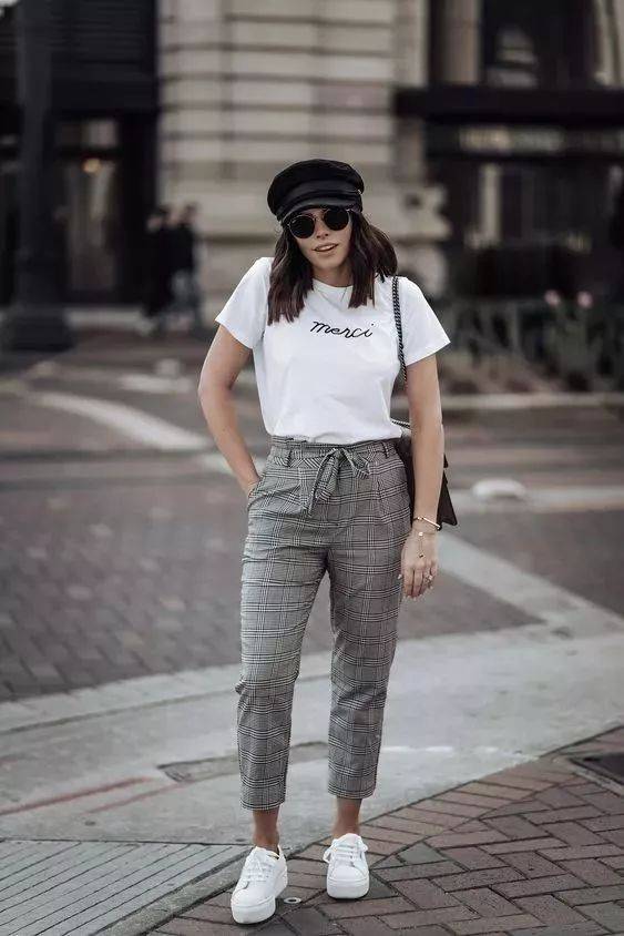 同款直筒裤女 0f90a6cfb8eb49b6afeb2104b82a580d.jpeg