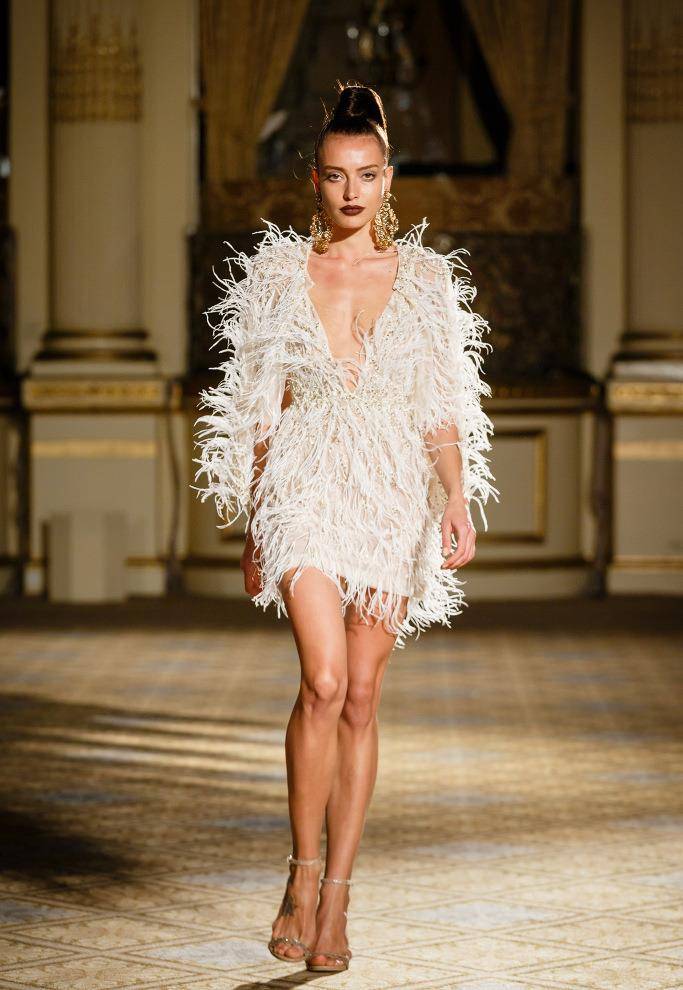 高定|Berta高定婚纱礼服T台秀场，永恒不变的浪漫情怀，戏剧感唯美华服