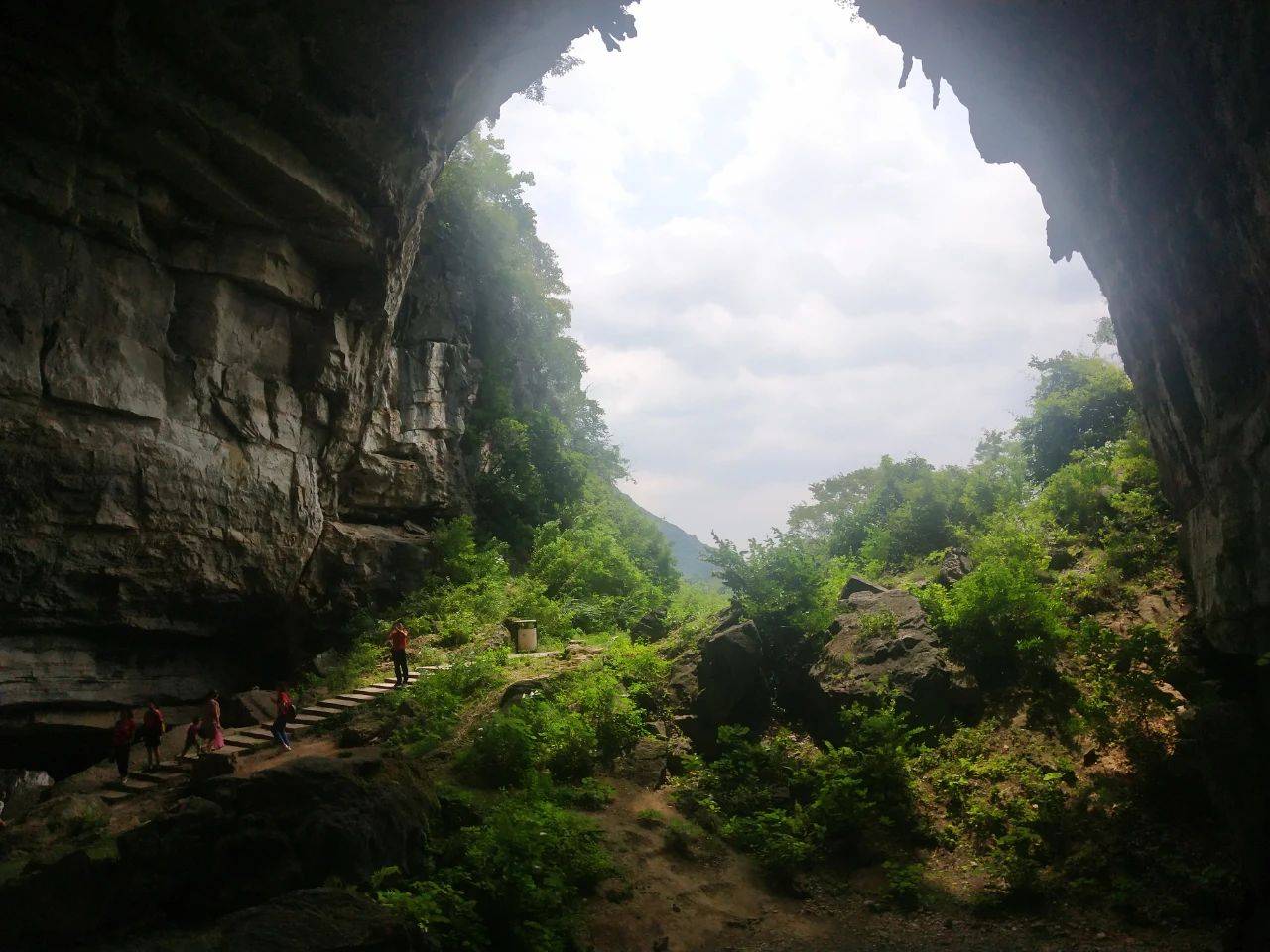 走进号称永南洞目第一道州八景之一的月岩