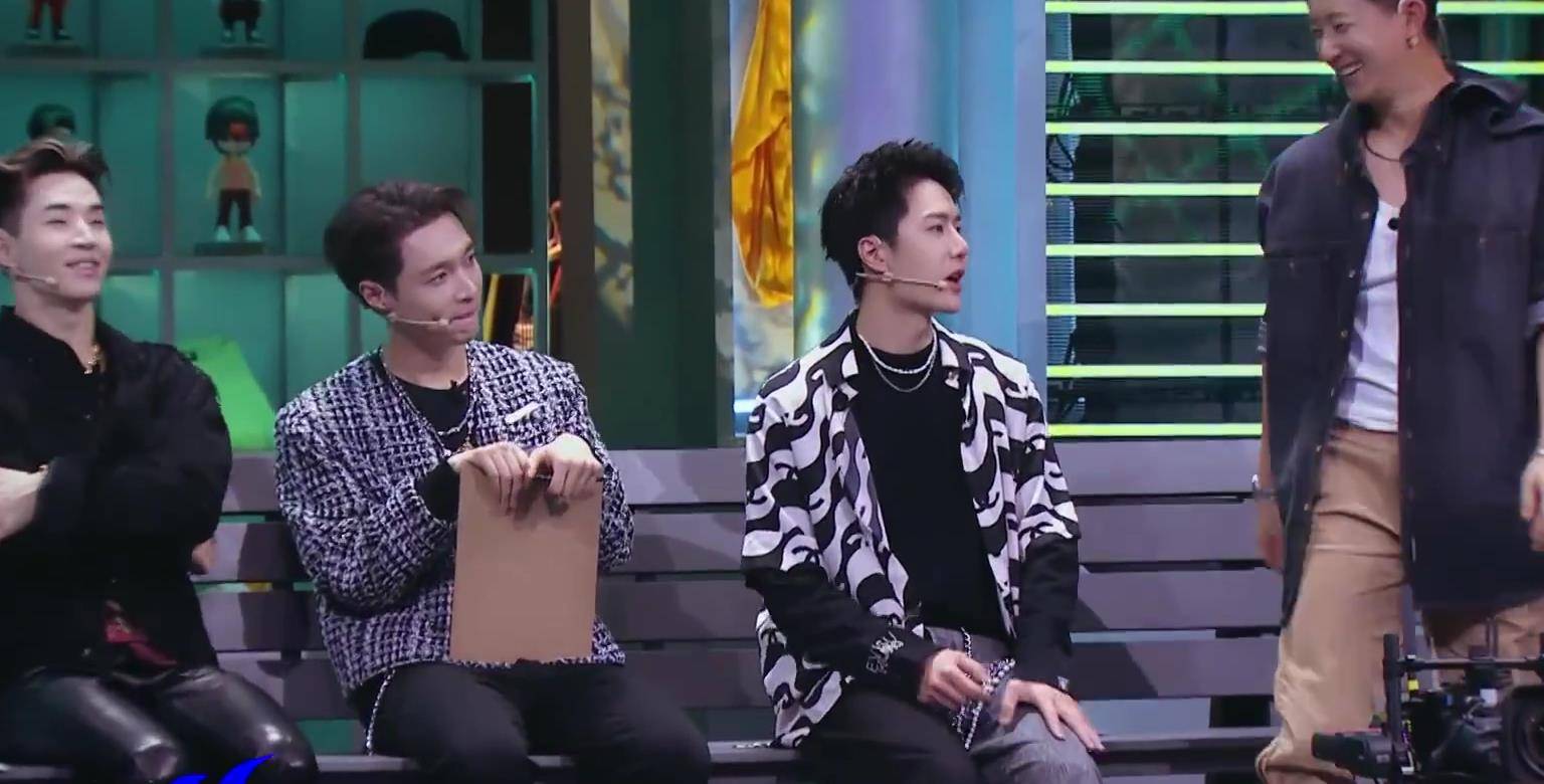 角色|王一博:相比“编剧”角色,他街4中表现出的是极好的主持功底