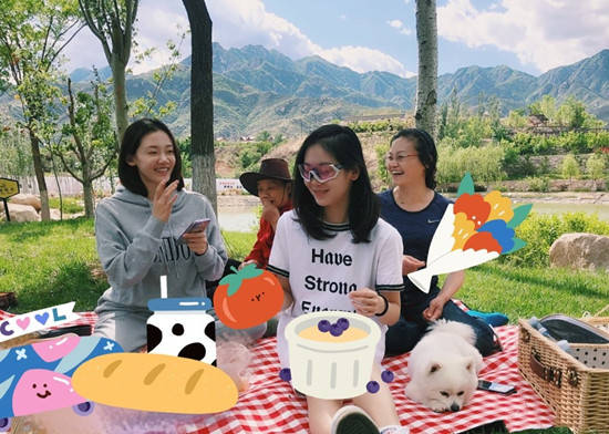 苗苗|苗苗夫妇出游，穿背带裙身材冯女郎里少见，郑恺发际线后移显油腻