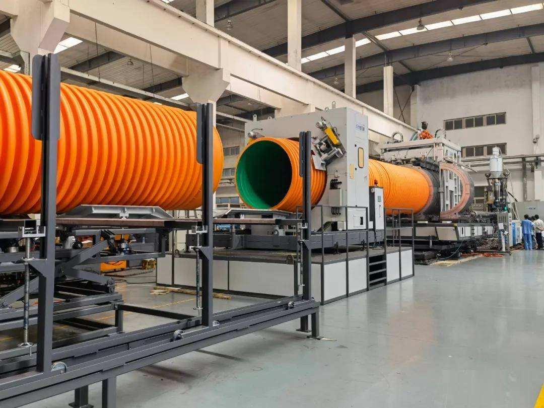 大连三垒dn1800hdpepp双壁波纹管生产线一次性试机成功