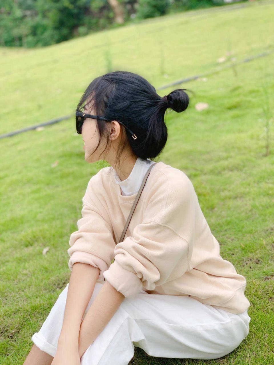 卫衣|衣不必多和也不必贵,秋天拥有这几款碎花裙,照样美得出众