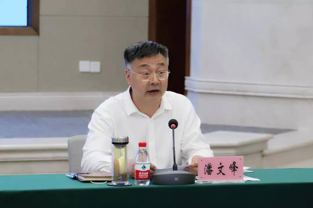 永川区委副书记潘文峰主持座谈会区委常委,统战部部