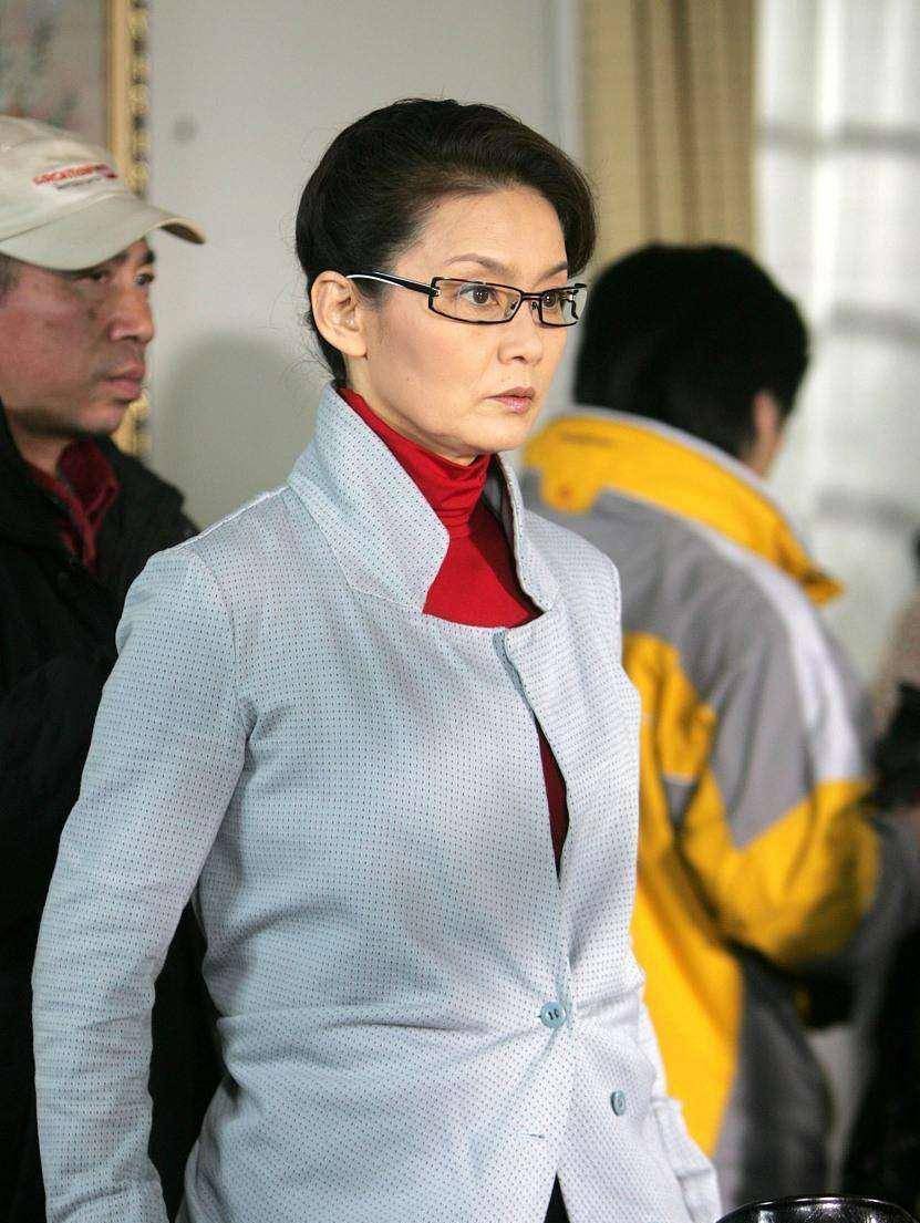 毛衣|老戏骨潘虹,年轻时竟然这么美,时尚的穿搭放到现在也“不过时”