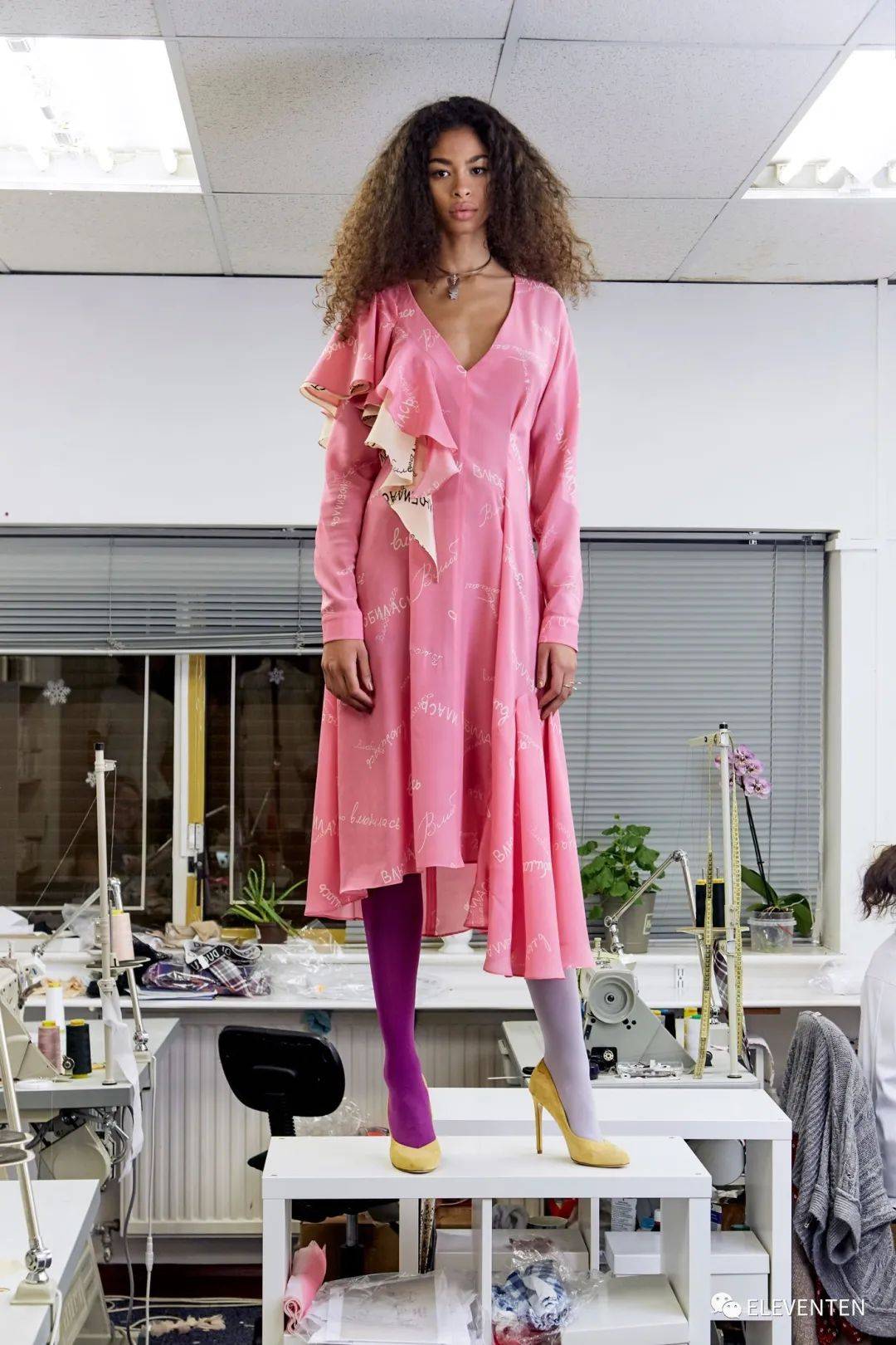 圣马丁跨界时装设计师natashazinko不能把自己关在笼子里