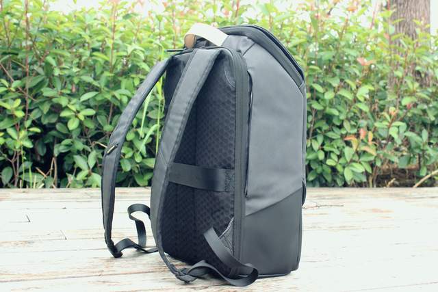 真皮|地平线8号“零感”背包，“零感”是噱头还是真材实料？