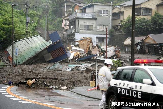 为何各种灾害总是偏爱日本？9死27失联，居民楼被泥石流冲成废墟