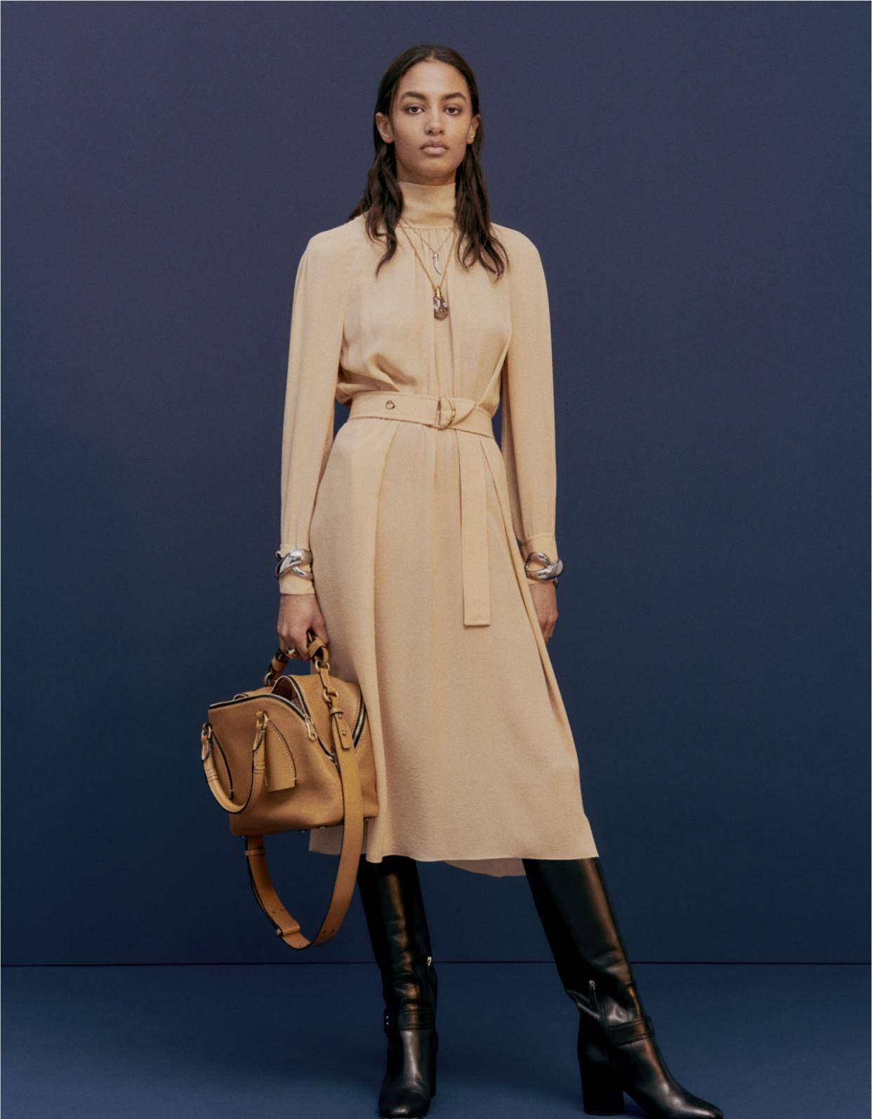 本质|2020早秋服装:让服装本质说故事,Chloe用基本元素大玩穿搭游戏