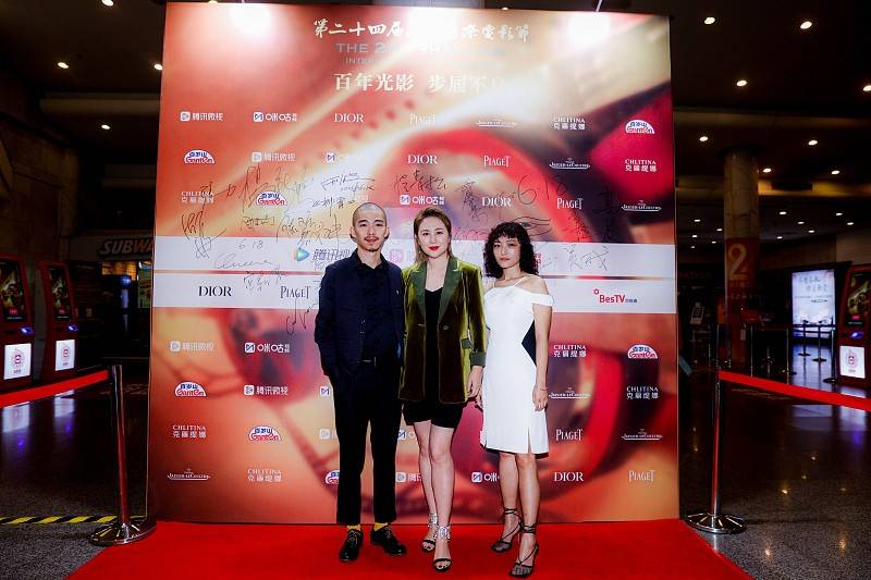 魅力|马丽衣品也不差，身穿黑色网纱长裙好迷人，虽腰身不细但曲线很好