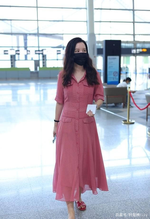 一身|张萌拿出“女老板”的气质,就算穿一身粉都那么霸气,看着不简单