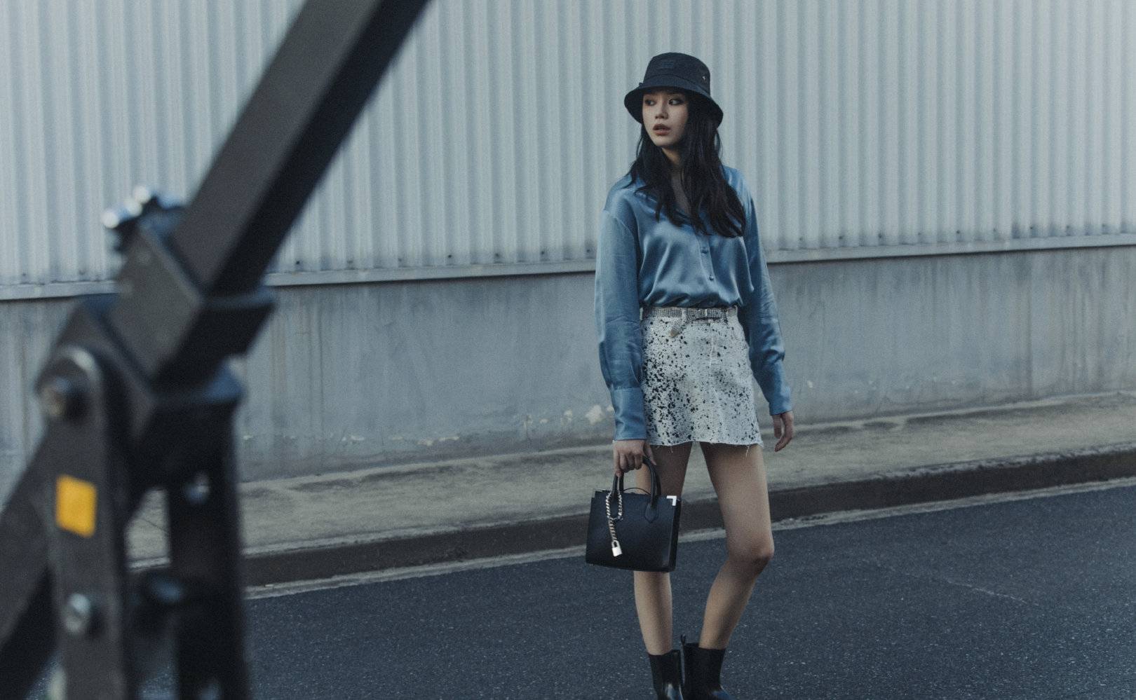 身材|31岁奚梦瑶丝毫不显老，穿藕色礼服裙典雅时尚，身材似少女