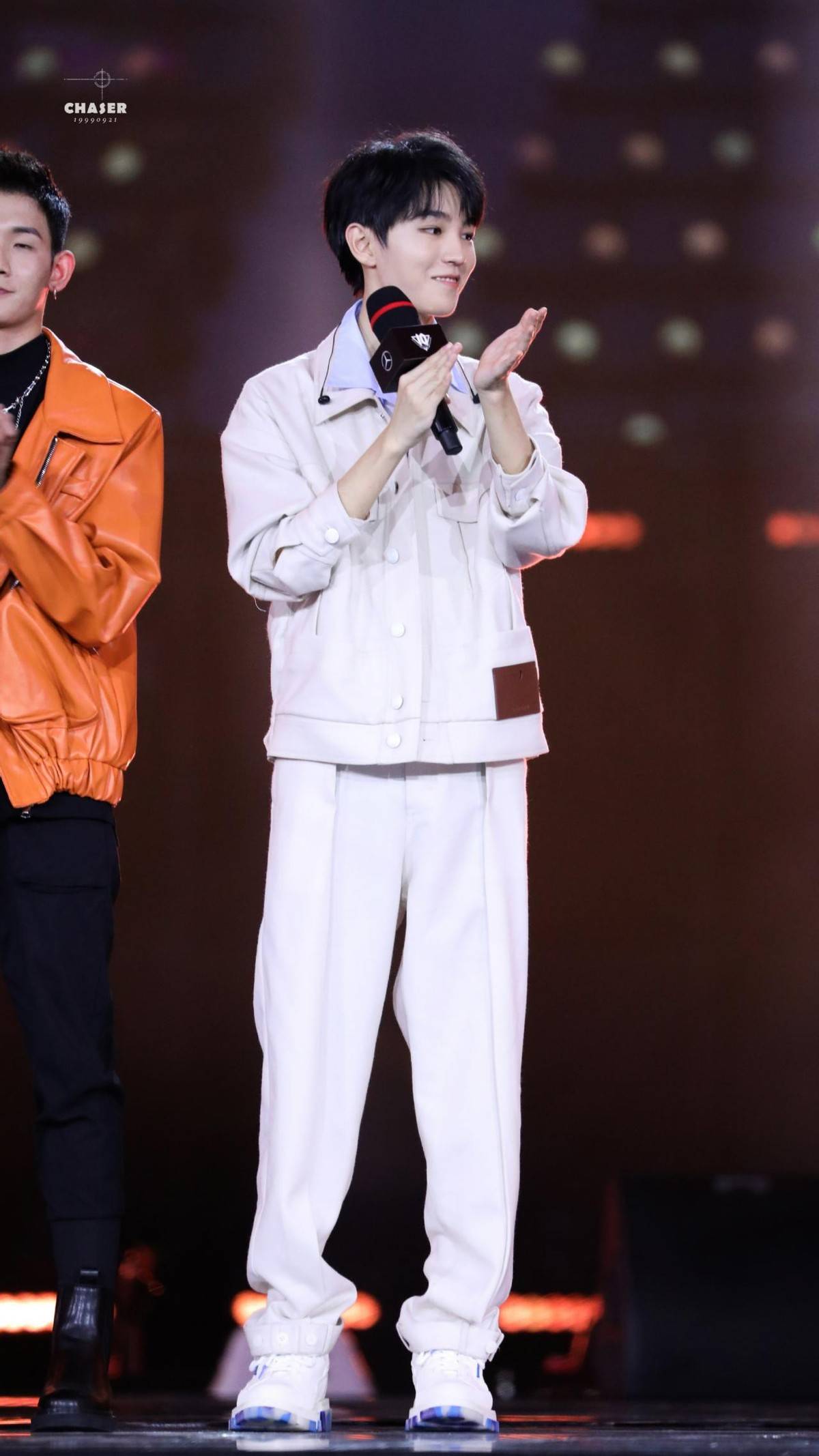 形象|王俊凯现身英雄联盟明星赛，一身清爽打扮，妥妥的校园剧“男主”