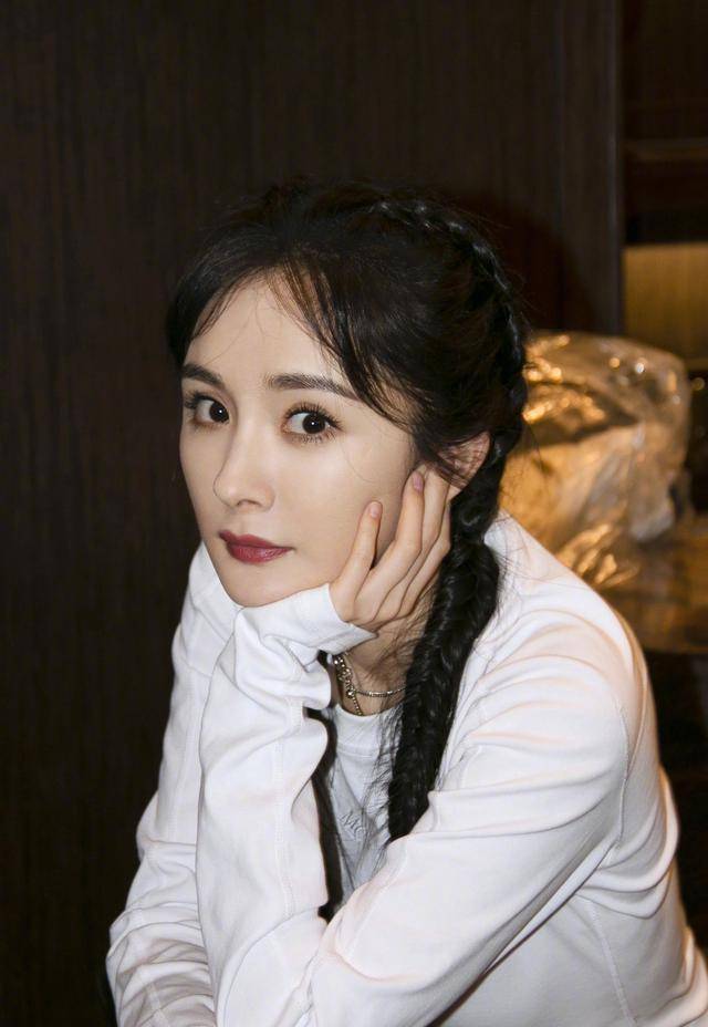 杨幂|杨幂新戏古装美出新高度!头戴粉凤冠美成古装颜霸,穿粉衣像18岁