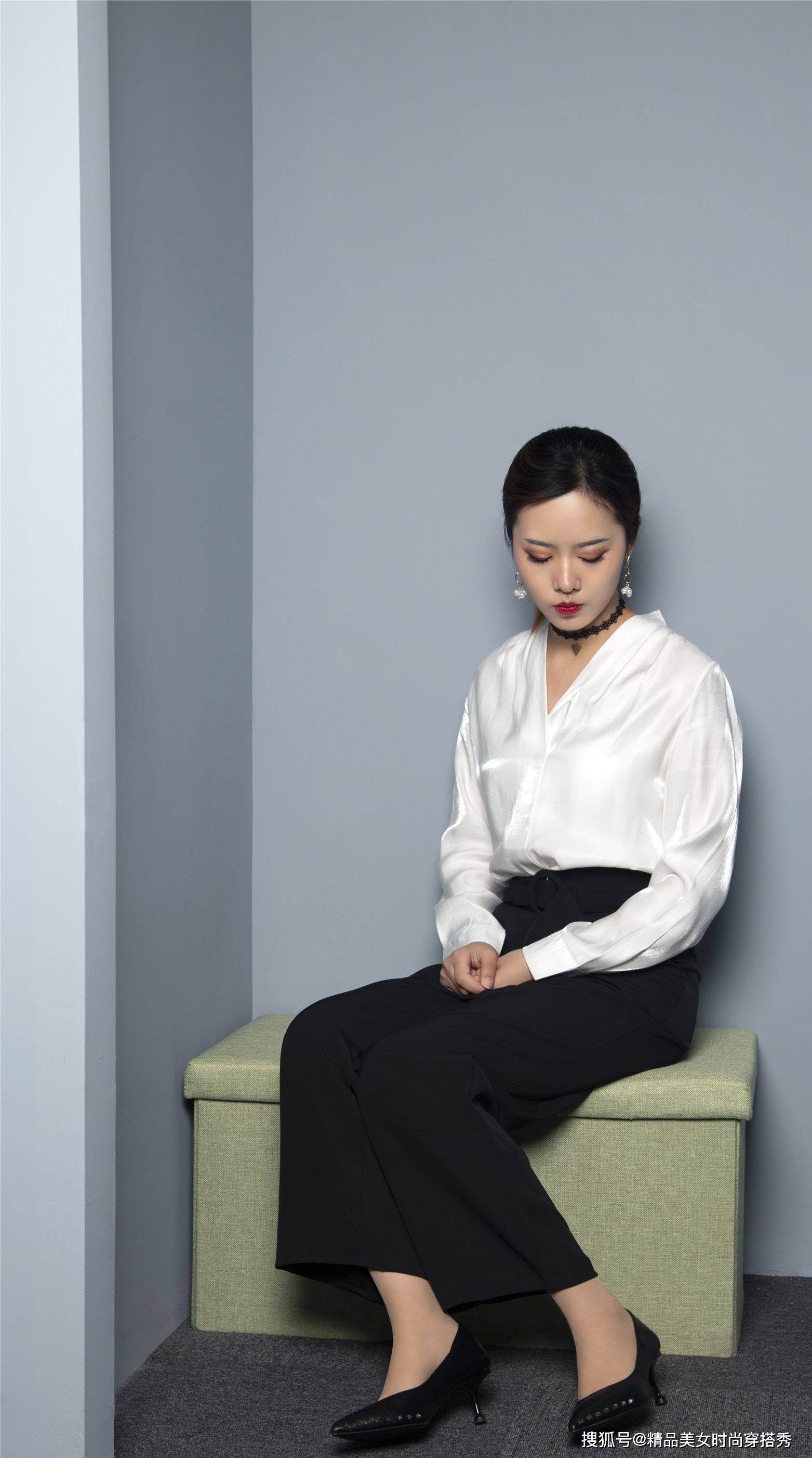 黑色|简约中带点个性，让你的职场穿搭与众不同
