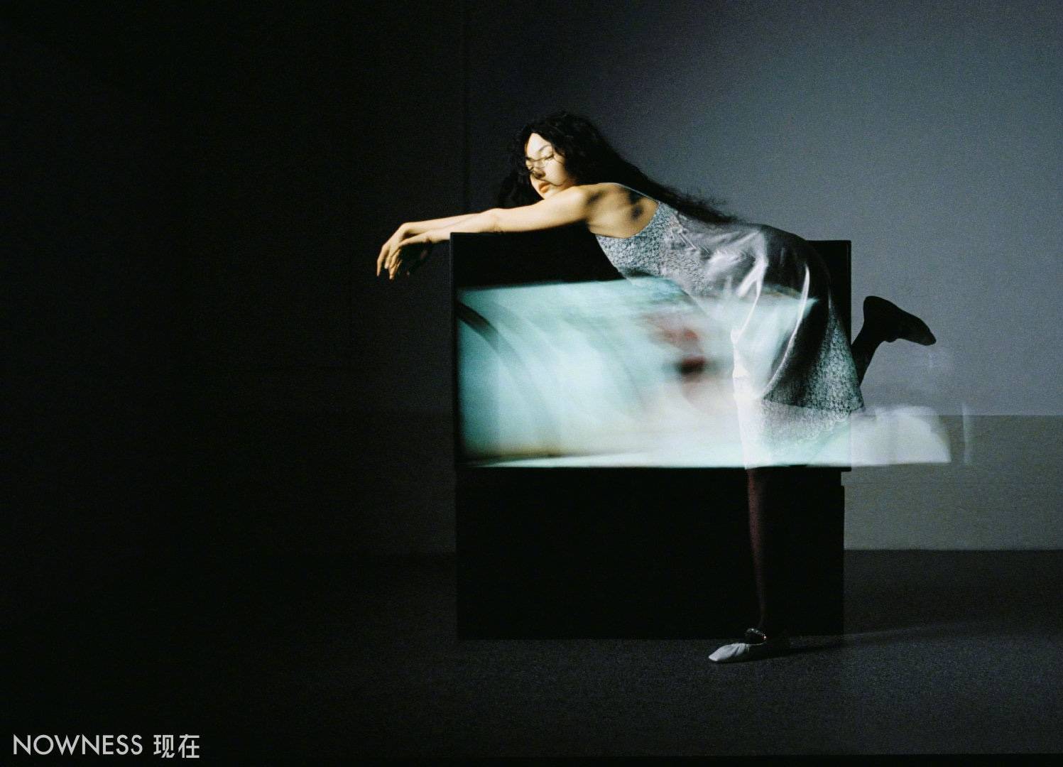 黑色|31岁雎晓雯又美又飒,走下t台的她,带给我们不一样时尚潮搭!