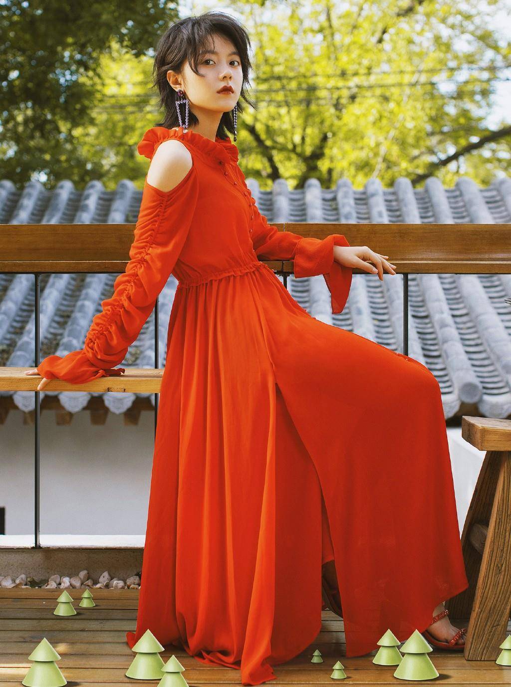 黑色|她是《少年派》林妙妙,穿机车服配牛仔裤,帅气得不像17岁少女