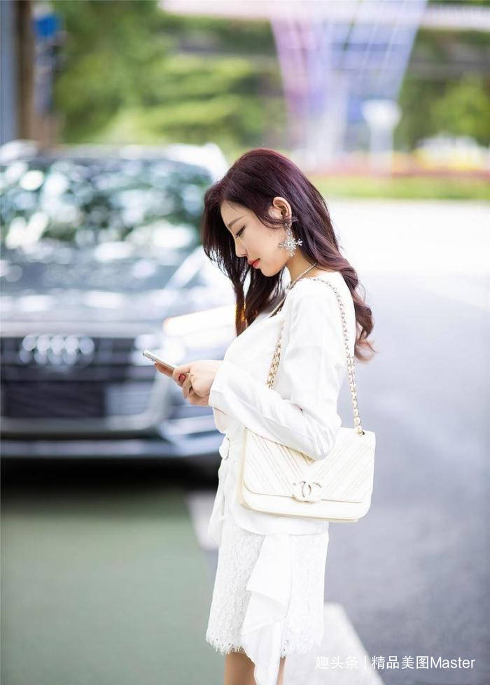 漂亮|街拍：高跟鞋搭配雪纺包臀裙，尽显女神气质