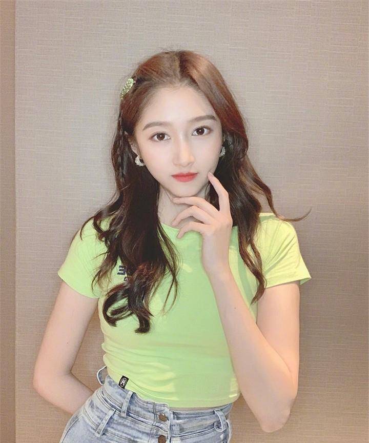 时尚|关晓彤的现场图，终于不再灾难！原因是这套礼服裙