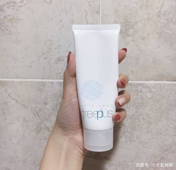 毛孔|把脸打湿，就上洗面奶？做不到“这几点”，别怪毛孔粗大易长痘