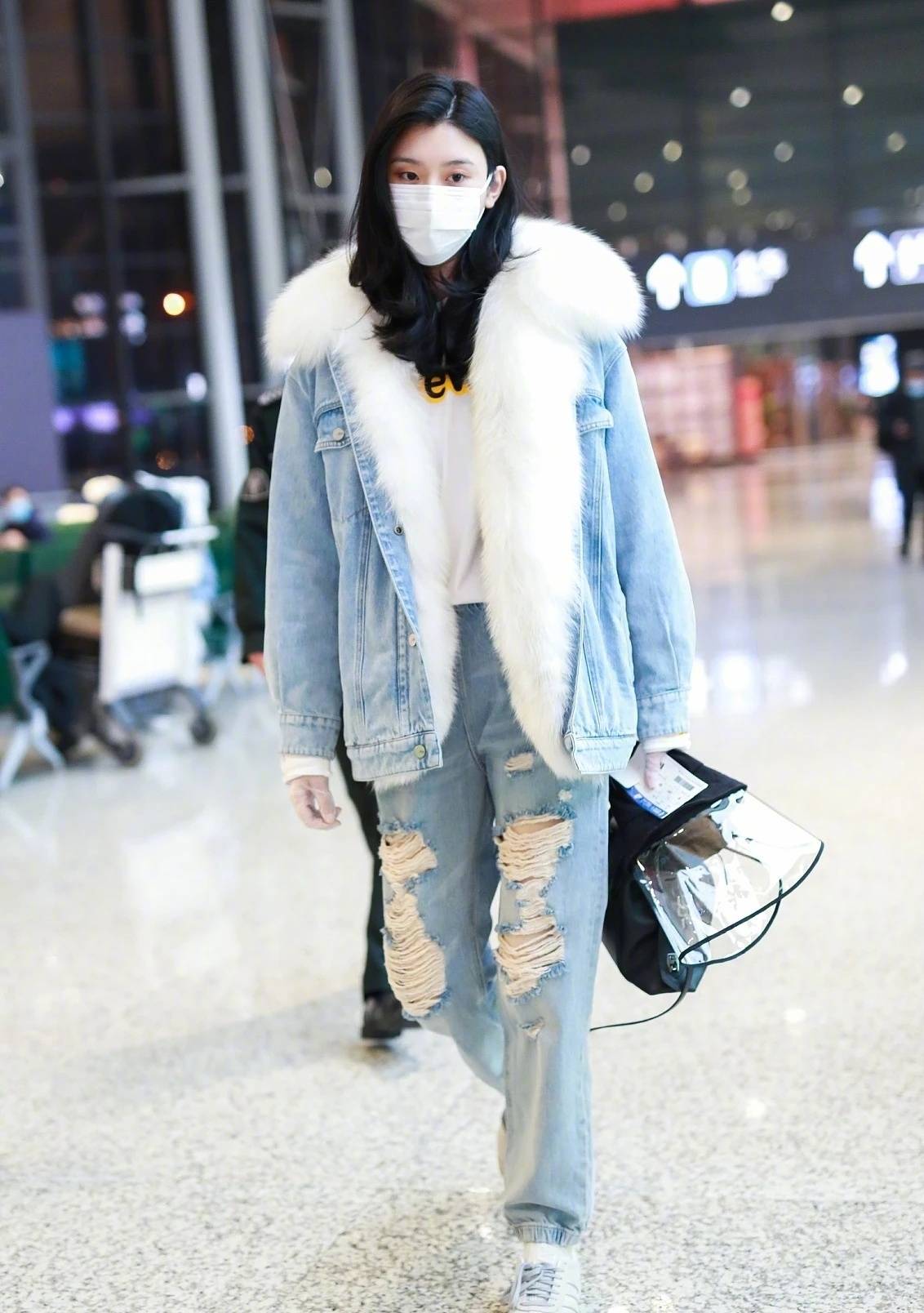 身材|31岁奚梦瑶丝毫不显老，穿藕色礼服裙典雅时尚，身材似少女