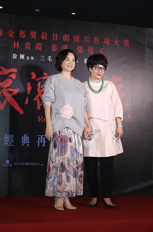 林青霞|林青霞不畏惧变老，即使脸上皱纹明显身材发福，穿搭也照样高贵