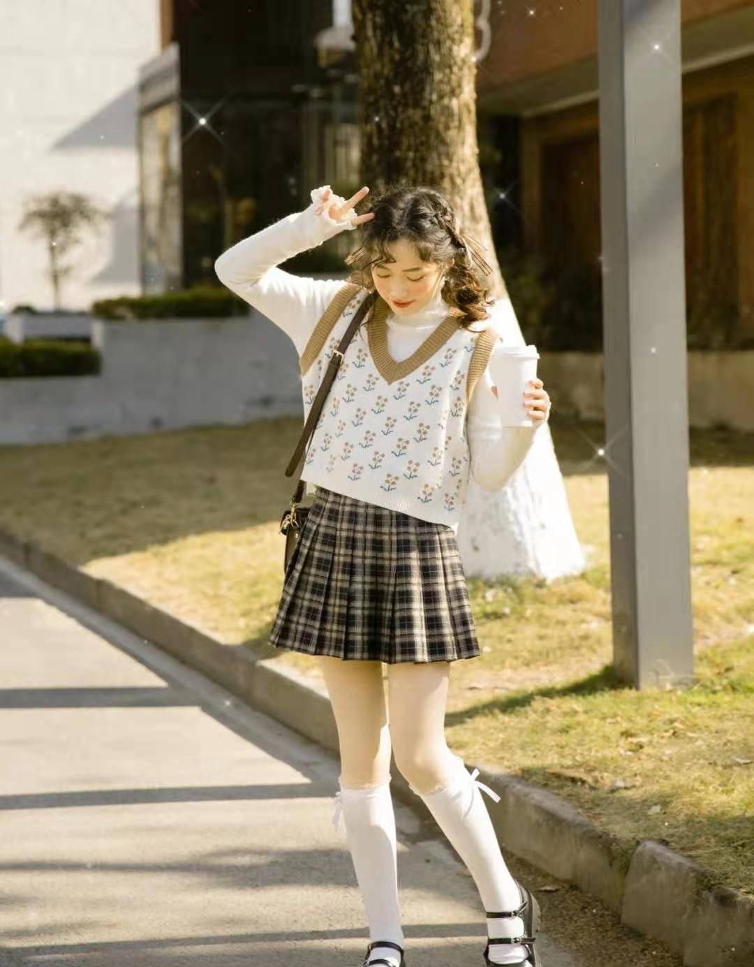 因为|黄皮妹子冬季显白小心机，上衣选择这些“大火”颜色，显白一个度