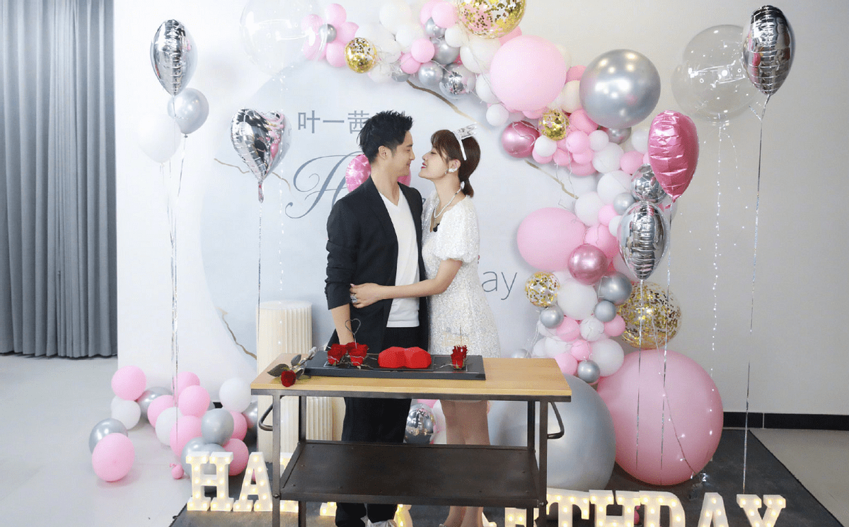 公主|田亮的妻子真会打扮，过生日穿的像个公主，感觉不太像俩孩子的妈