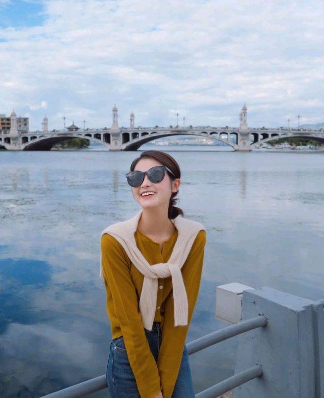 卫衣|女生就该美美的，日常穿搭也要穿出高级感，才能展现出自身的魅力