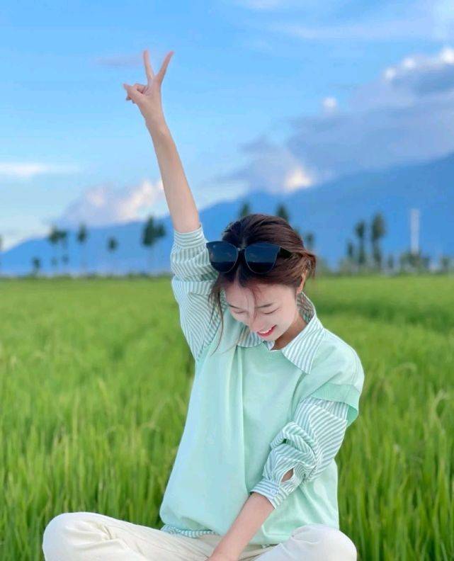 卫衣|女生就该美美的，日常穿搭也要穿出高级感，才能展现出自身的魅力