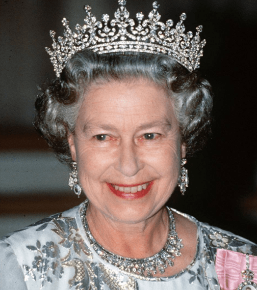 原创荷兰王后豪横:39.75克拉钻石王冠闪耀白金汉宫,珍珠泪黯然失色!