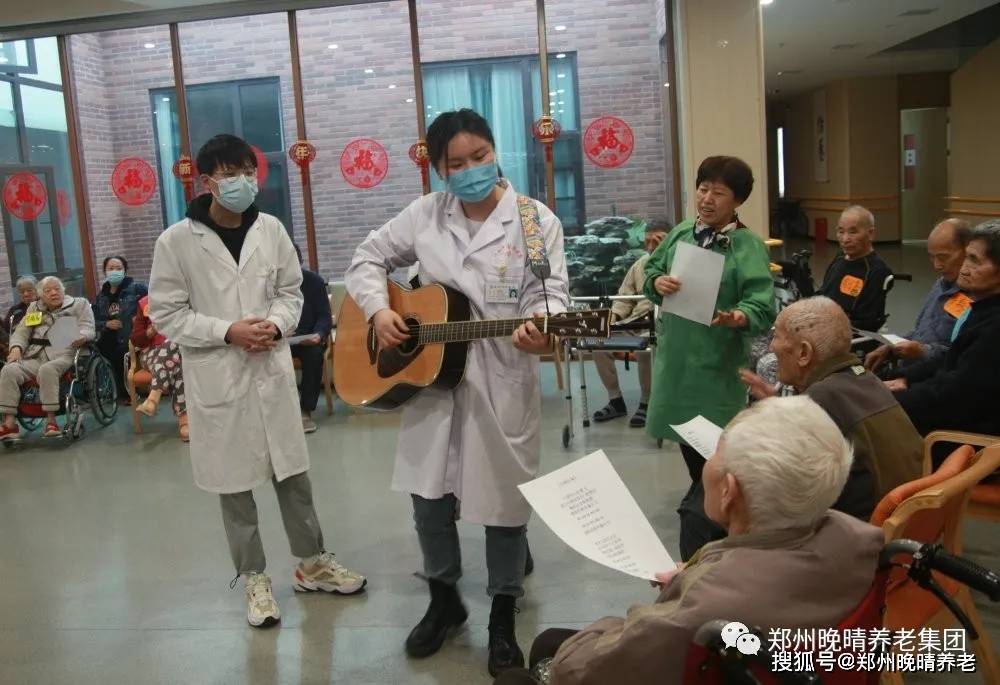 郑州市中医院音乐治疗团队的郝明老师说,音乐疗法是由音乐治疗师运用