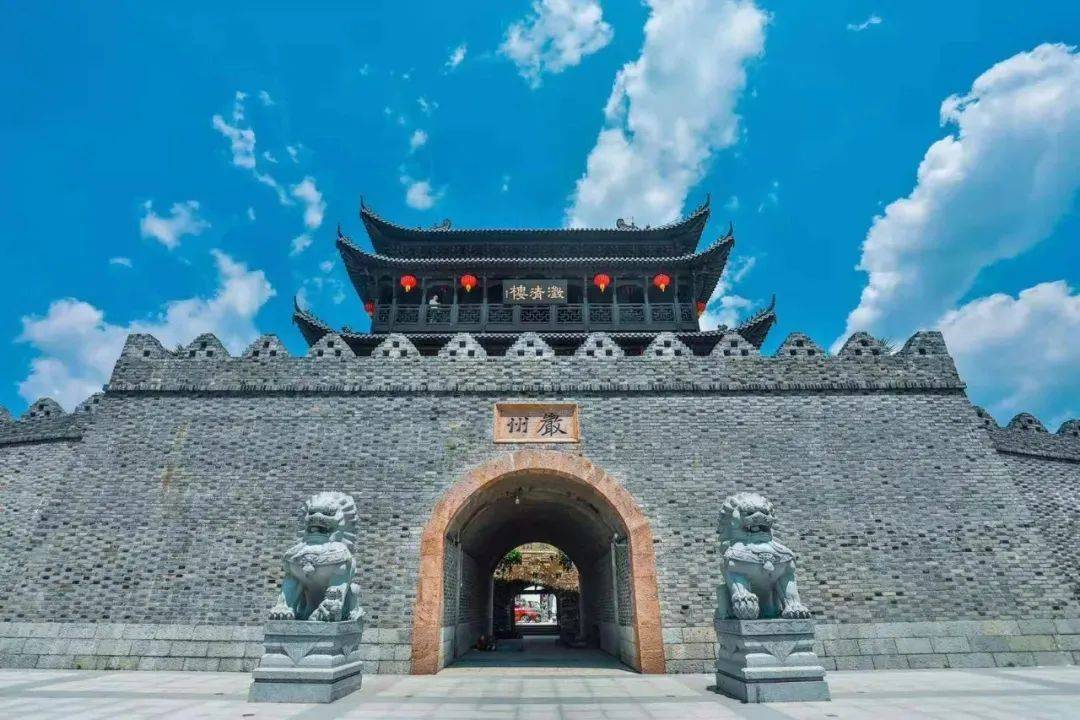 新安江旁的严州古城这里还有江南版的悬空寺浙江建德