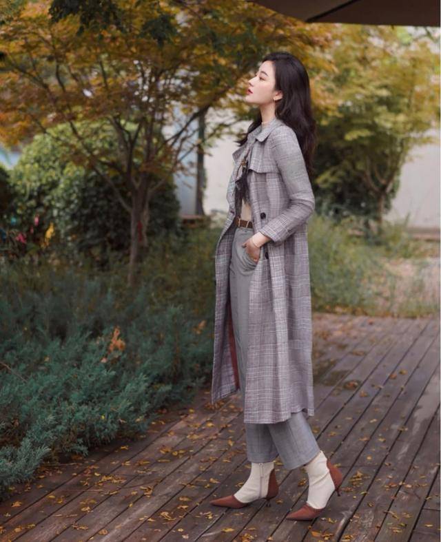 下半身|秋季穿搭少不了风衣,看三木博主这样搭配,优雅高级有气质