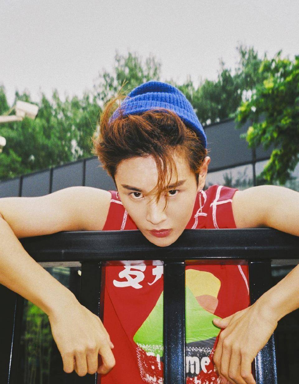 夏天|背心穿搭大赛，陈立农黄明昊华晨宇等上榜，有你家爱豆吗？