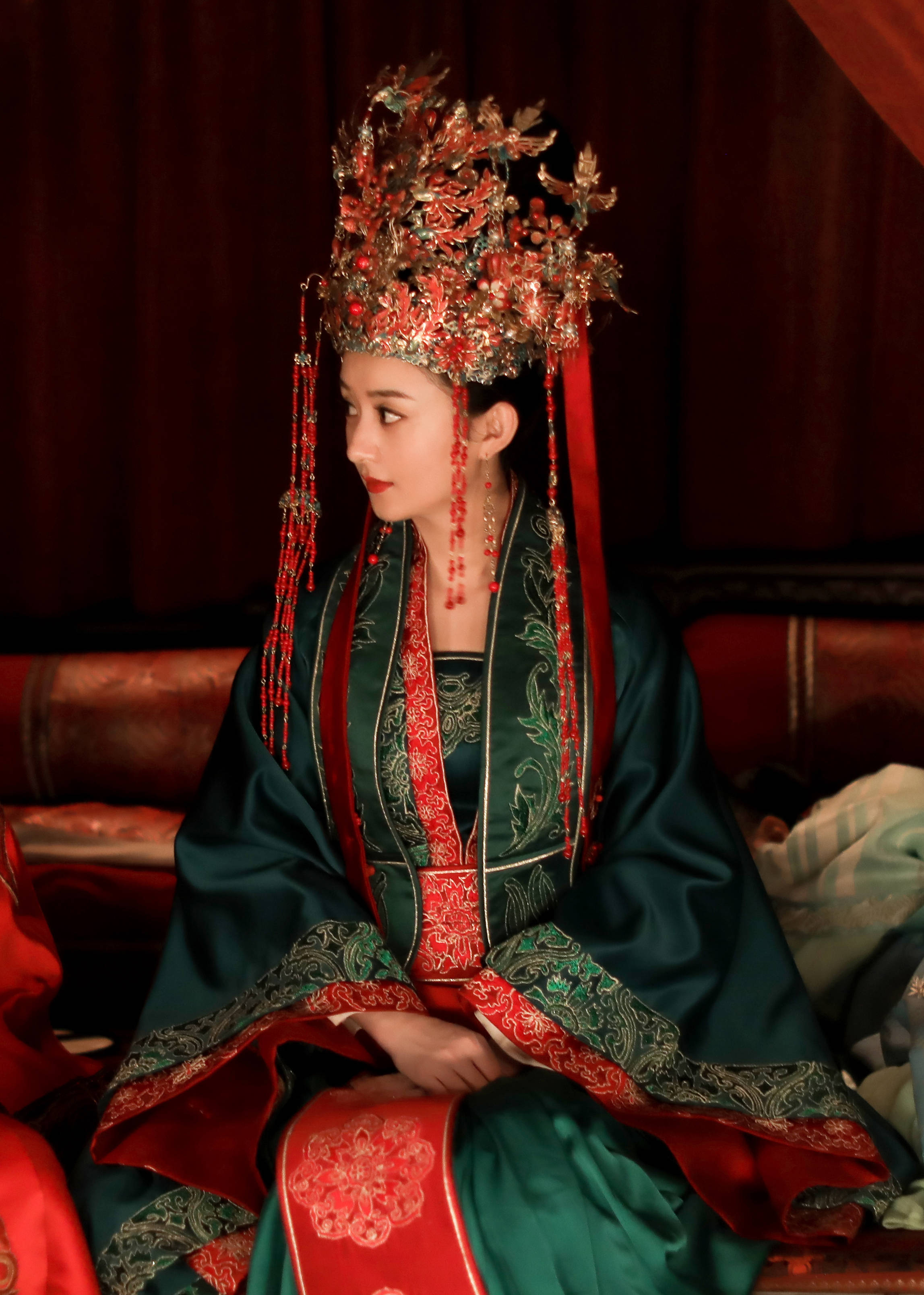 知否知否应是绿肥红瘦明兰身披的绿色嫁衣代表德贵专一