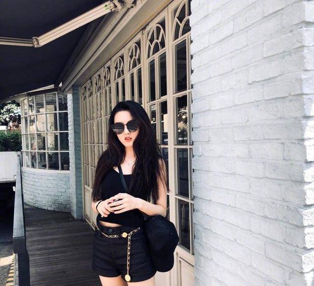 黑色|宋祖儿穿搭小课堂，少女风格值得学习，让你像小精灵般灵动！