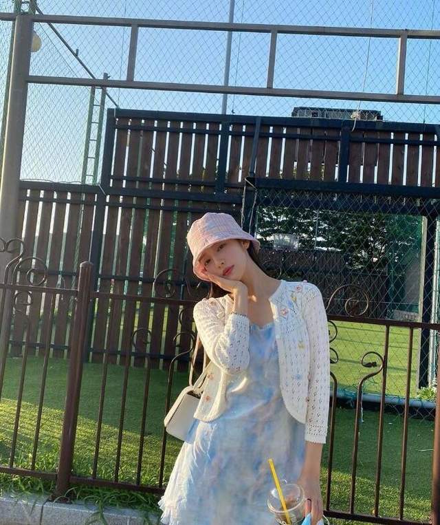 感觉|甜酷自在的韩国博主ziyooni洪智允 有颜又有衣品 太爱了!