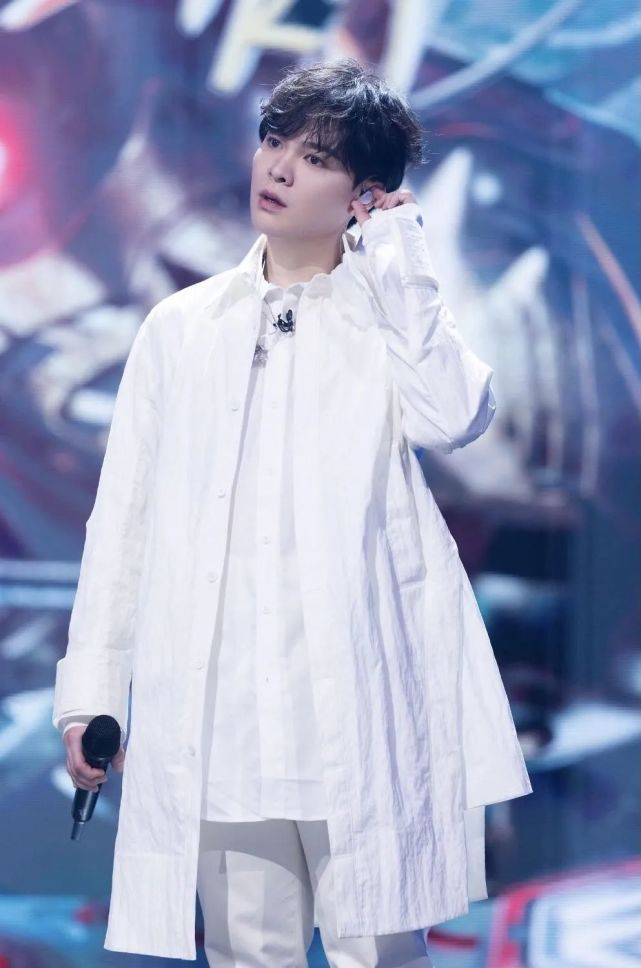 易姐|在吗,你喜欢什么类型的黑怕男孩?