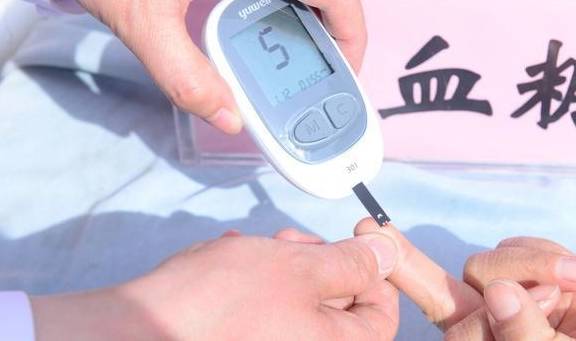 降低|皮肤若2处“发痒”，八成是糖尿病前兆！强调：3物赶紧撤离饭桌