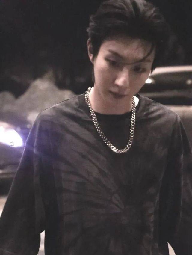 易姐|在吗,你喜欢什么类型的黑怕男孩?