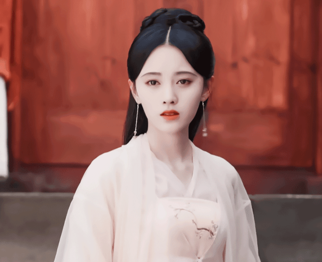 服装|鞠婧祎《花戎》出路透，古装造型不再千篇一律，连眼妆也都换了！