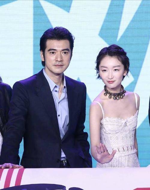 周冬雨|周冬雨也是厉害，单独看不怎么样，但是合影林志玲奚梦瑶瞬间出彩