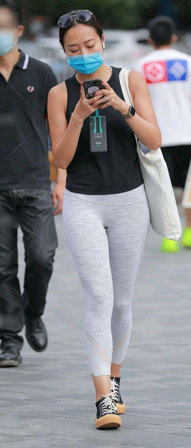 酷酷|酷酷装扮的打底裤充满青春的时尚活力，时尚雅致又清爽，时尚休闲