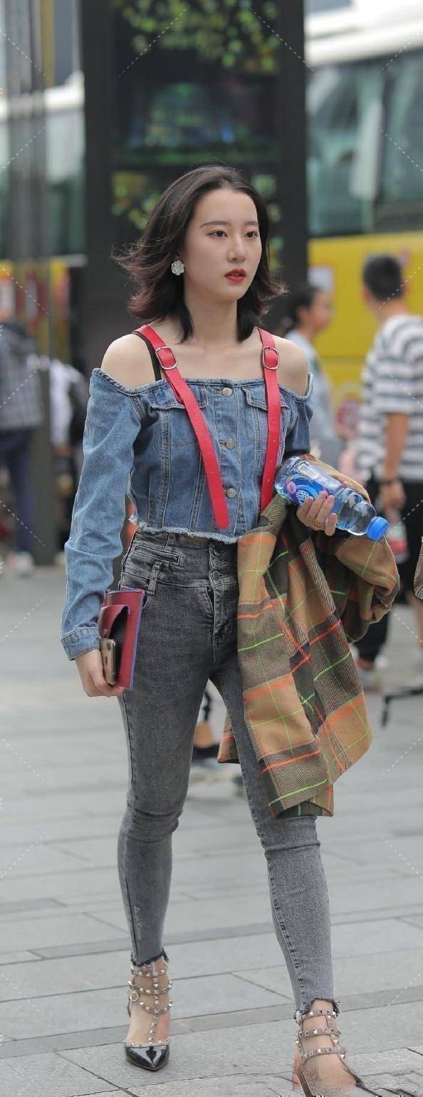 风跟|时髦美丽的打底裤穿搭尽显青春姿态，透出不凡的格调，自在飘逸