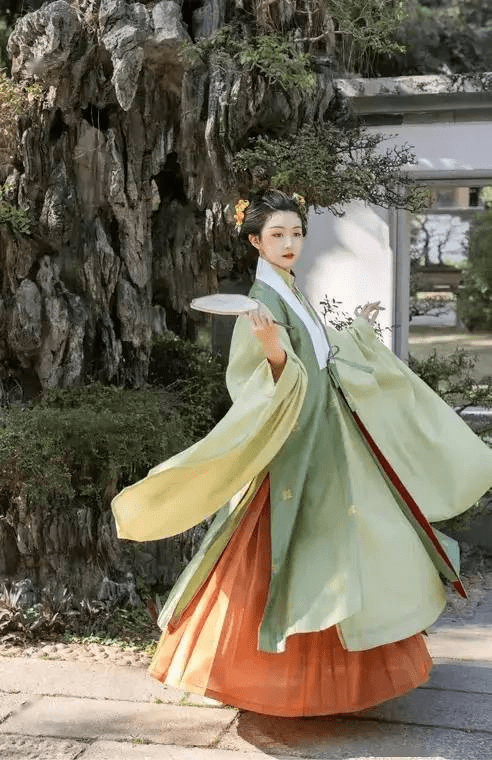 进行|谁说比甲只有对襟直领的？交领比甲照样存在~