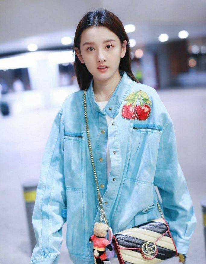 测评|女明星撞衫牛仔外套测评，秦岚的最具女人味，杨幂宋祖儿显魅力